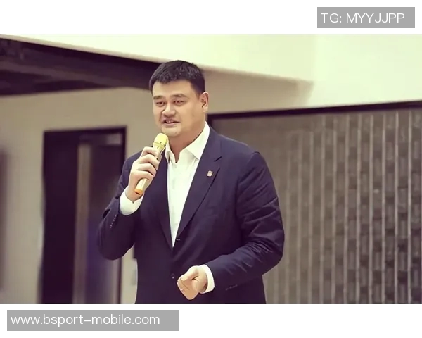 姚明的篮球之路：从身高优势到球技争议的背后故事