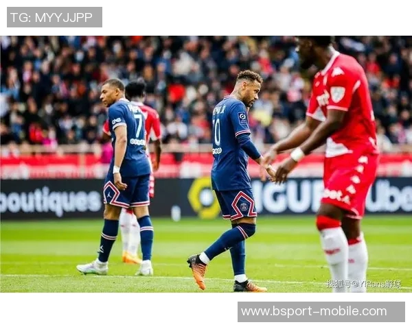 意甲焦点战：里昂与巴黎圣日耳曼激战成和神扑瞬间引爆全场精彩回顾