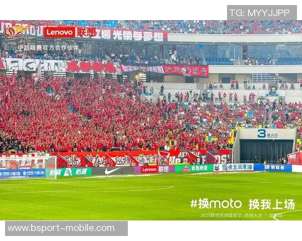 中超赛场巴黎圣日耳曼与里昂激战成平局红牌事件引发全场热议 中超赛场巴黎圣日耳曼与里昂激战成平局红牌事件引发全场热议