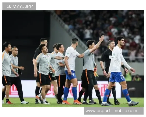 中超激战AC米兰大胜里昂点球争议引发全场热议 中超激战AC米兰大胜里昂点球争议引发全场热议