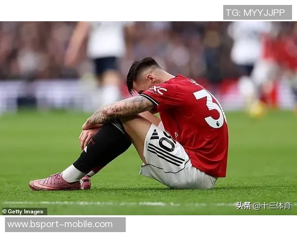 德甲惊天冷门那不勒斯3-0战胜曼联引发全场震动