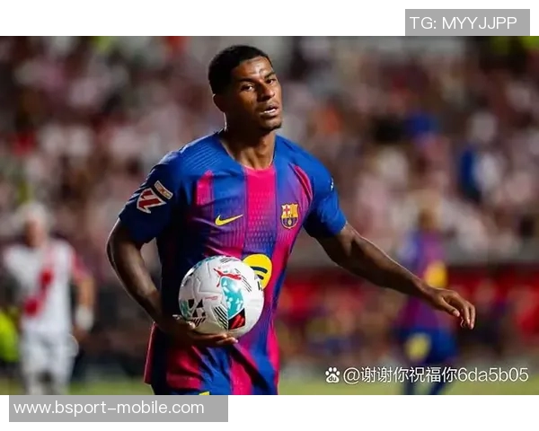 西甲经典对决巴萨以3-0战胜曼联创造历史冷门瞬间引发全场沸腾 西甲经典对决巴萨以3-0战胜曼联创造历史冷门瞬间引发全场沸腾