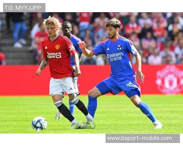 友谊赛精彩对决：里昂与巴黎圣日耳曼战成平局帽子戏法引发全场热潮